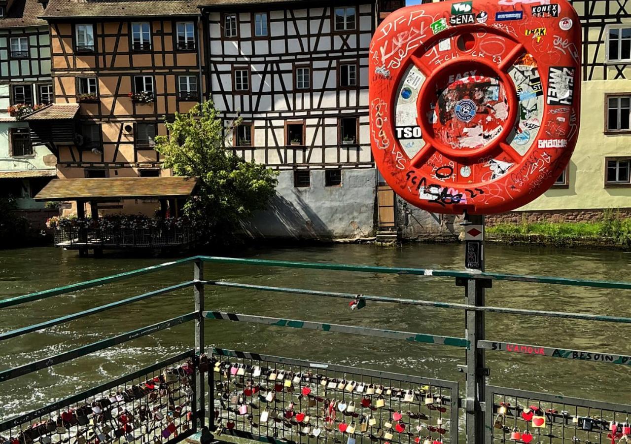 Lumineux Classe Au Coeur De * Straßburg